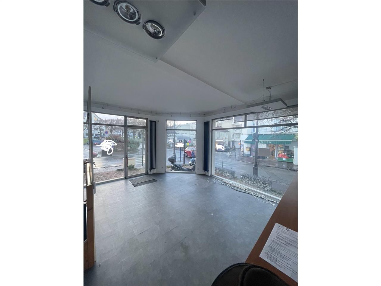Location local commercial 198 m² à Rueil-Malmaison