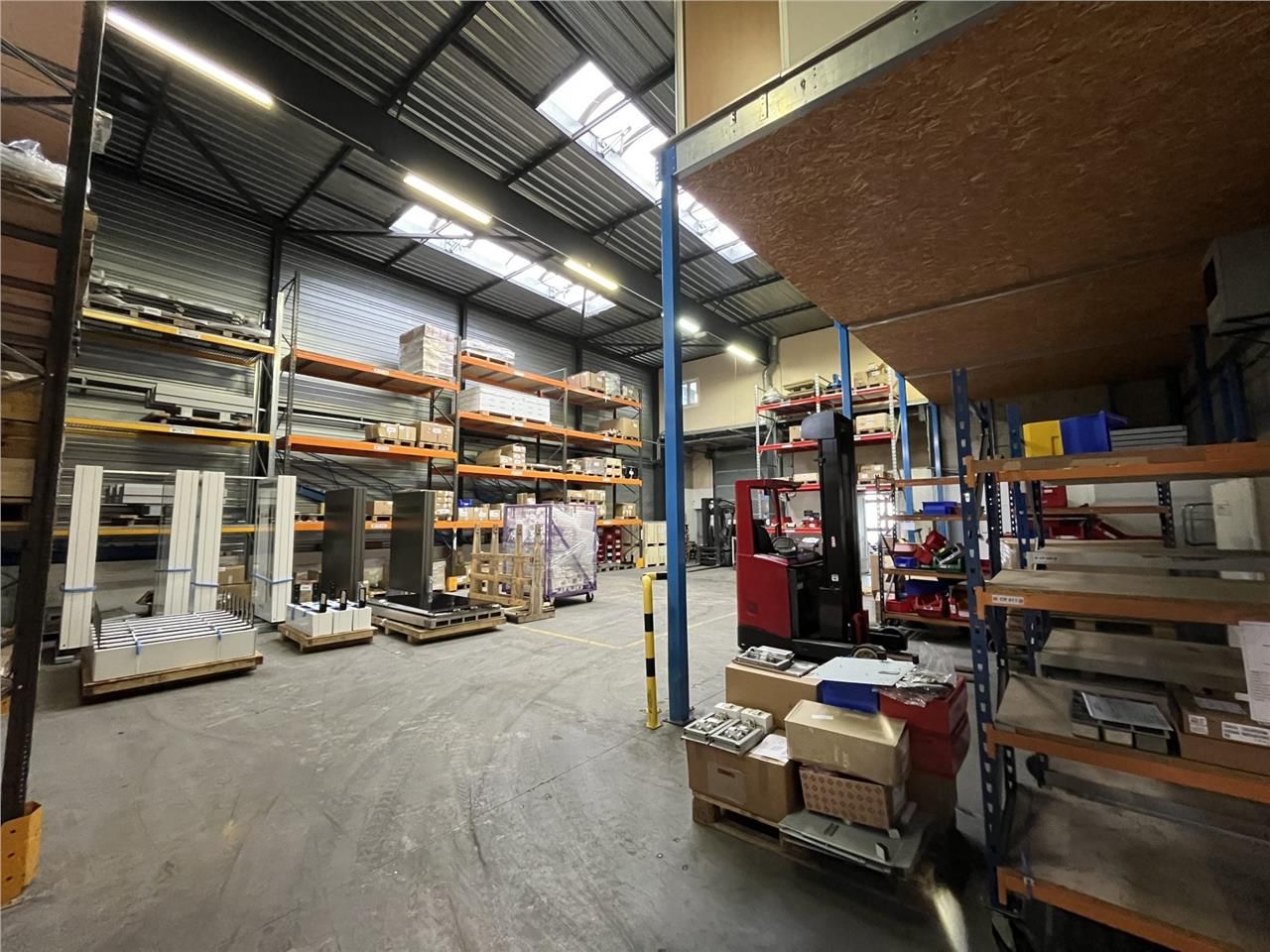 764 m² pour ce local en location à Elancourt