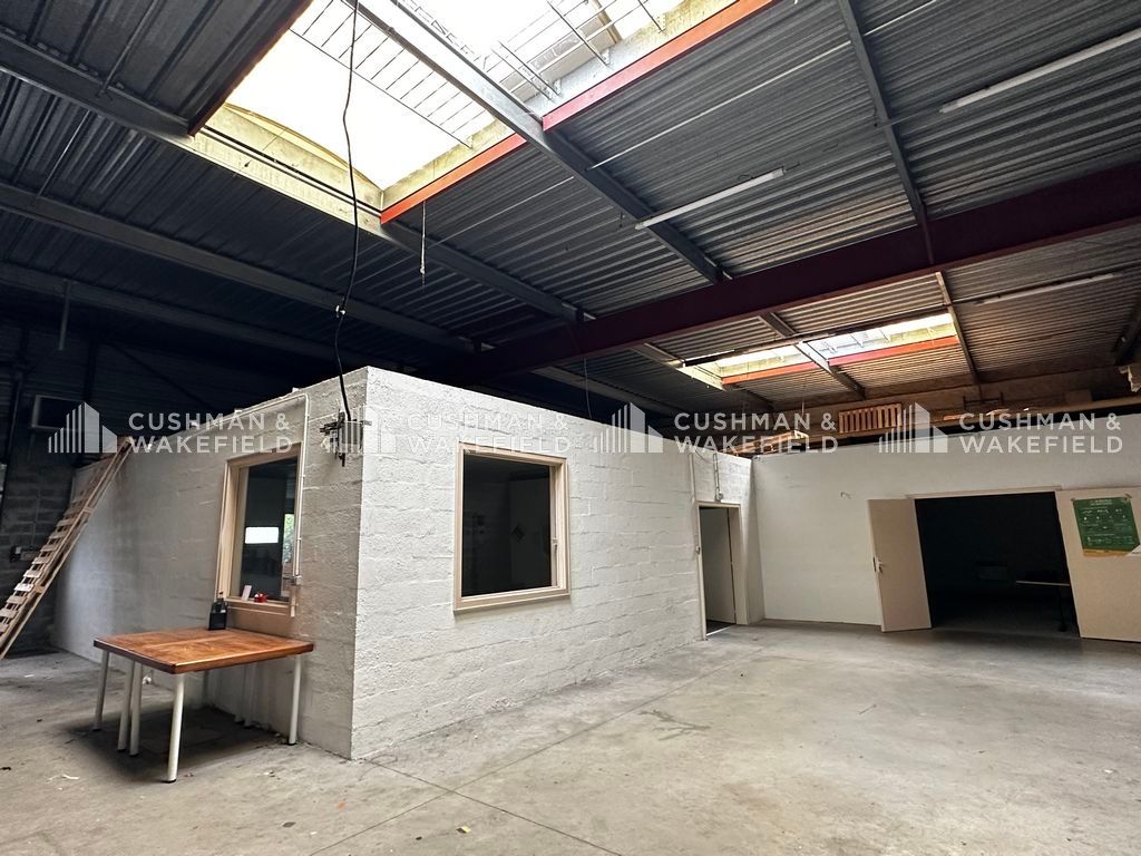 Location activités 320 m² non divisibles