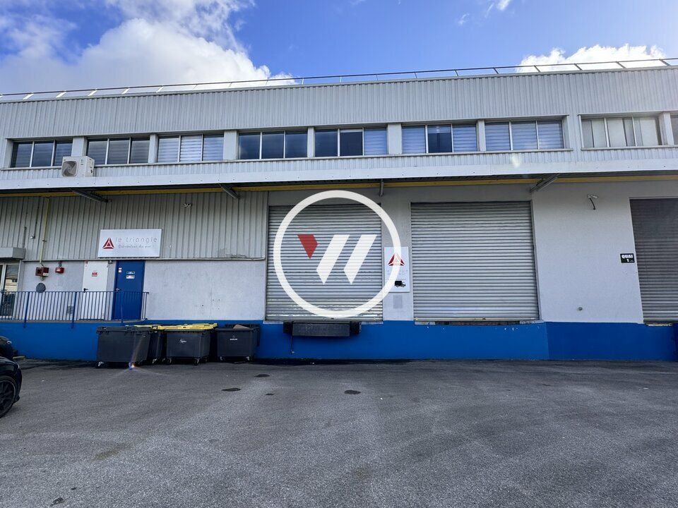 Location entrepot 1340 m² non divisibles