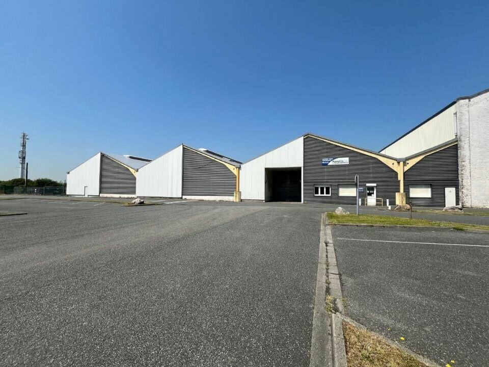 Location entrepot 3014 m² non divisibles
