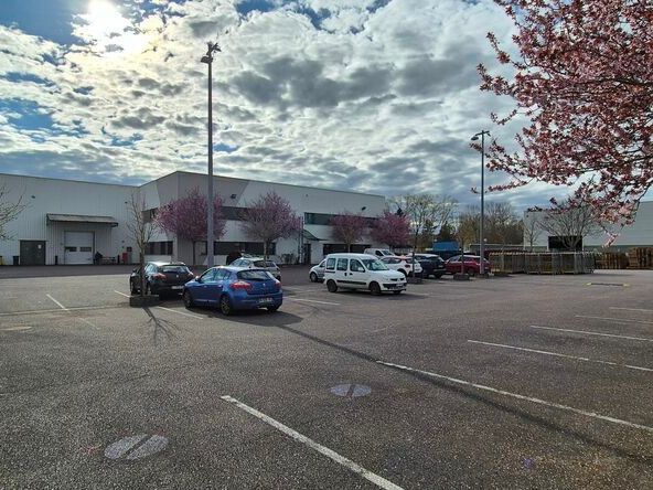Location entrepot 3126 m² non divisibles