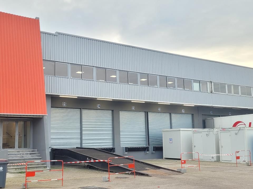 Location local d''activites 1121 m² non divisibles