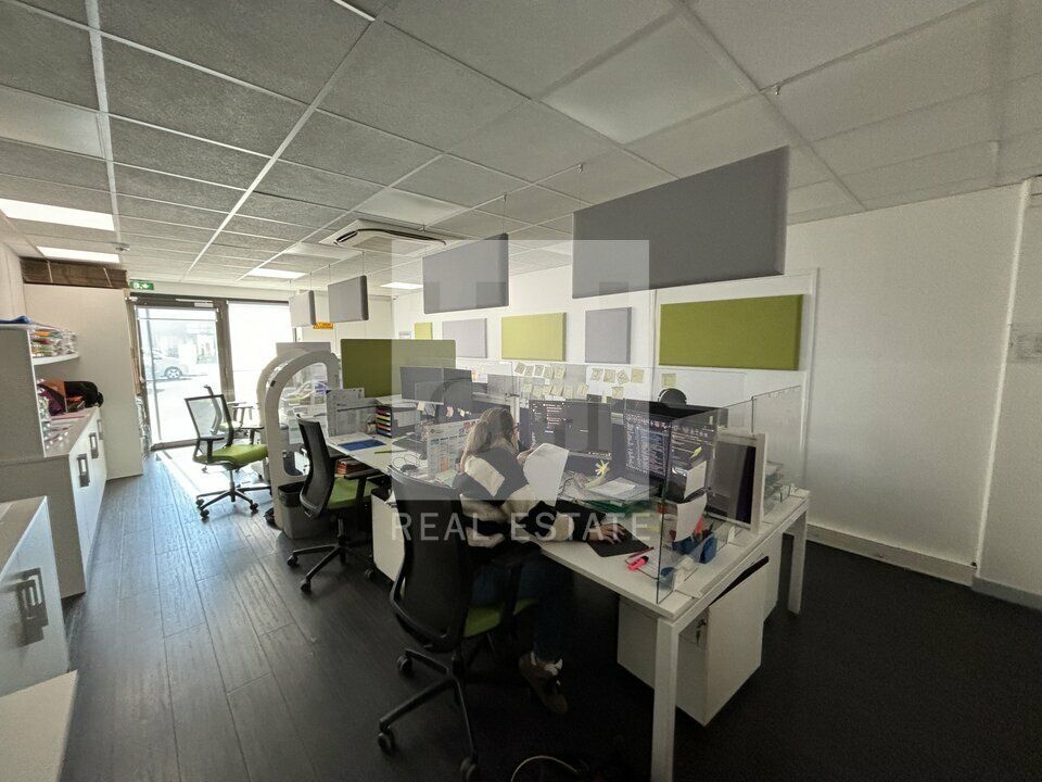 À VENDRE / À LOUER – BUREAUX FONCTIONNELS AU CŒUR DU PARC DU CHÊNE – BRON
