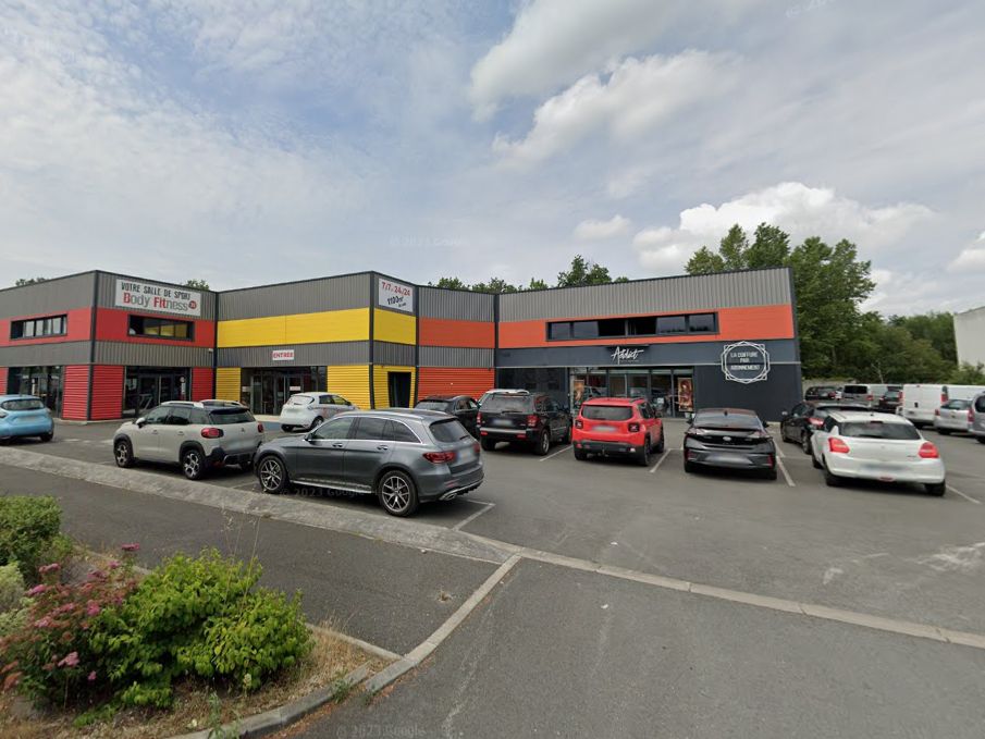 Location local commercial 210.00 m² à SAINT ANDRE DE CUBZAC