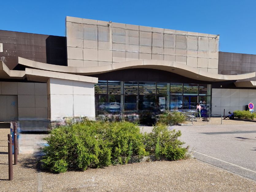 Location local commercial 1022.50 m² à COUZEIX