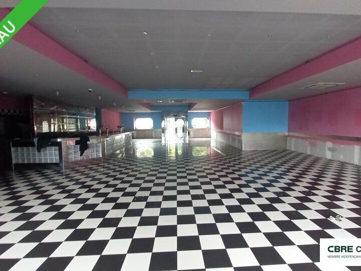 Location local commercial 500 m² non divisibles