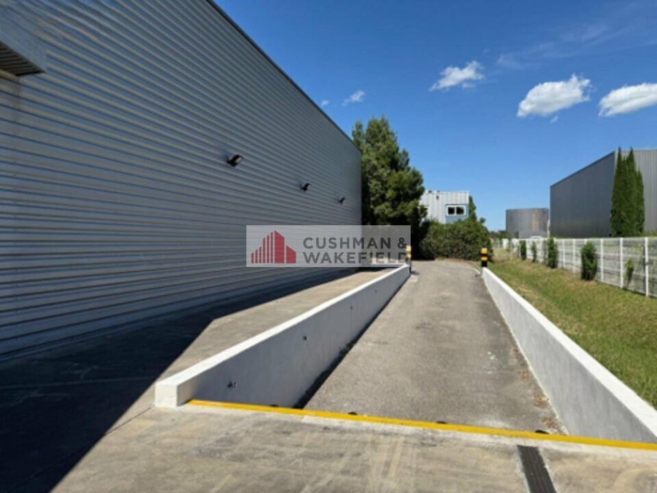 GALLARGUES LE MONTUEUX - LOCAUX D'ACTIVITIES - BUREAUX A LOUER