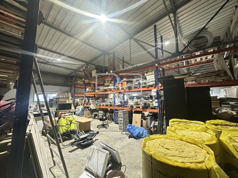 Location local d''activites 405.5 m² divisibles à partir de 108 m²