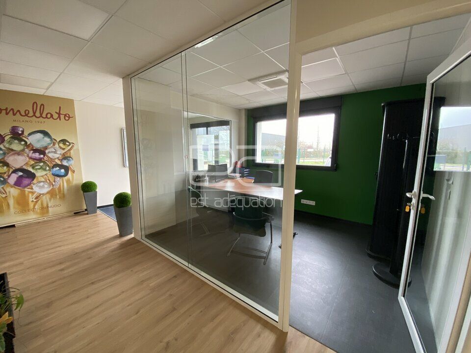 Location bureaux 143.88 m² divisibles à partir de 13.92 m²