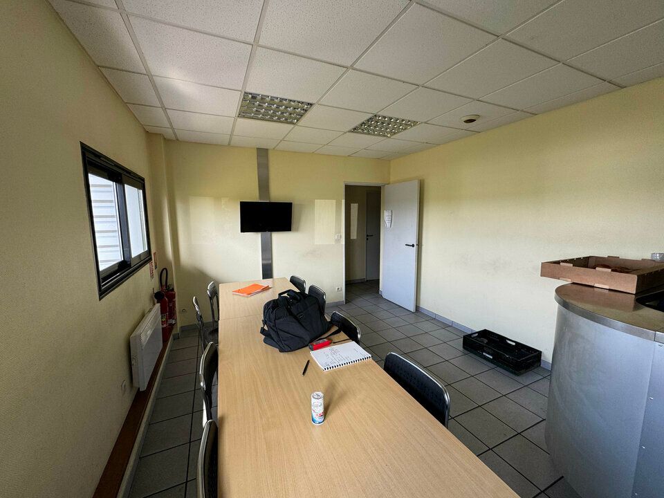 SAINT PATERNE RACAN LOCAL D'ACTIVITE À LOUER  1200 M²