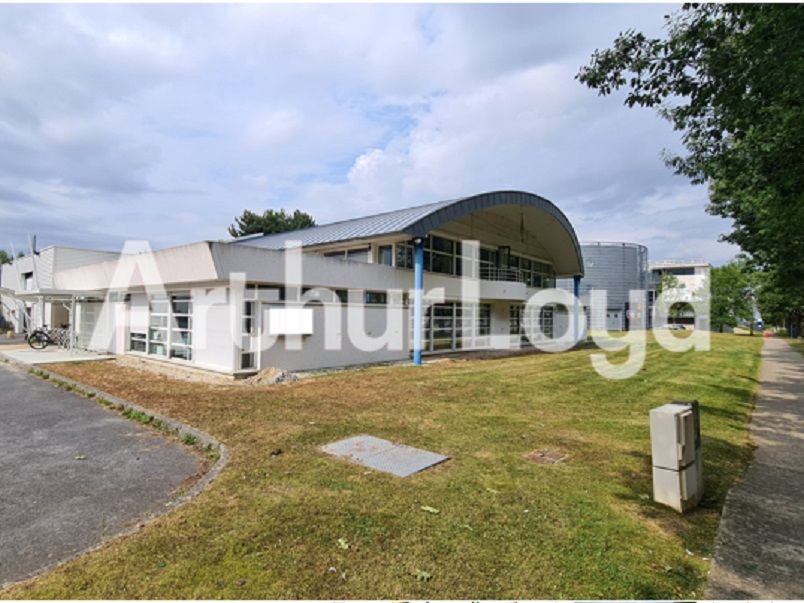 Location bureaux 1300.00 m² à HEROUVILLE SAINT CLAIR