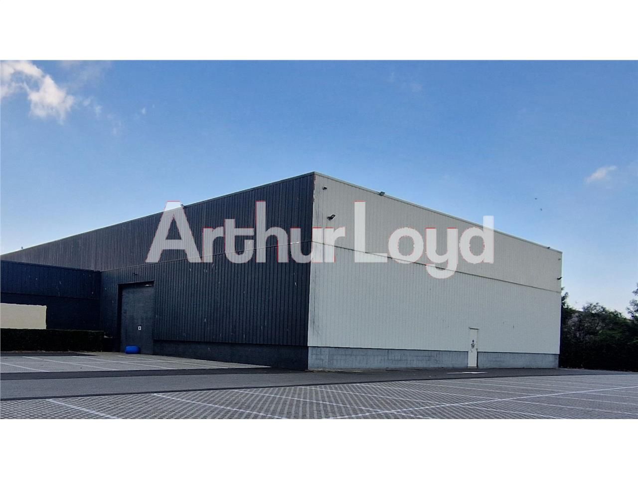 Location local 500.00 m² à MONDEVILLE