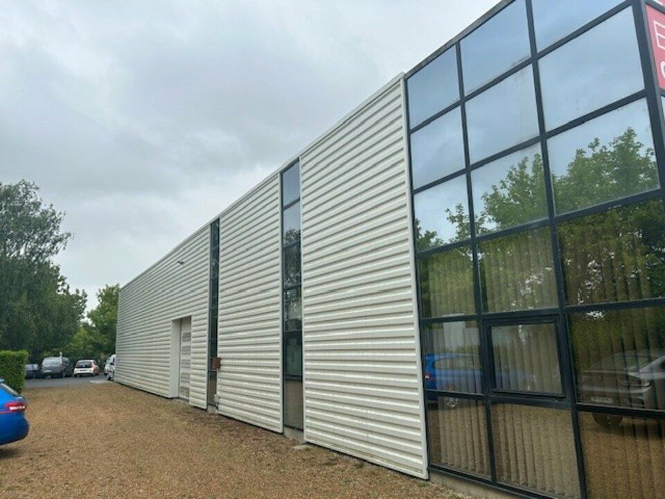 Location local d''activites 740 m² non divisibles