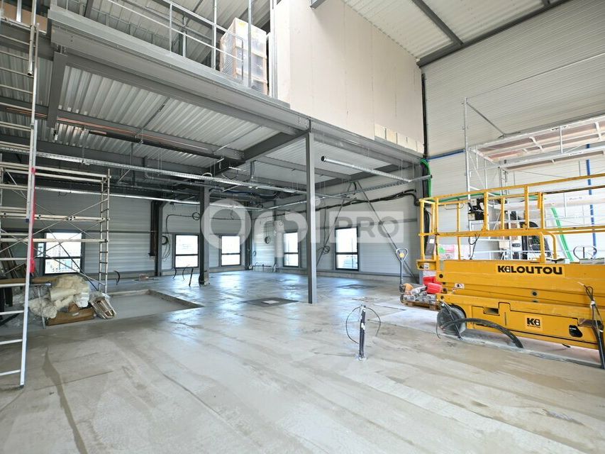 LOCAL D'ACTIVITE A VENDRE - 246 m² - RILLIEUX LA PAPE