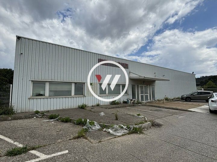 Location local d''activites 1000 m² non divisibles