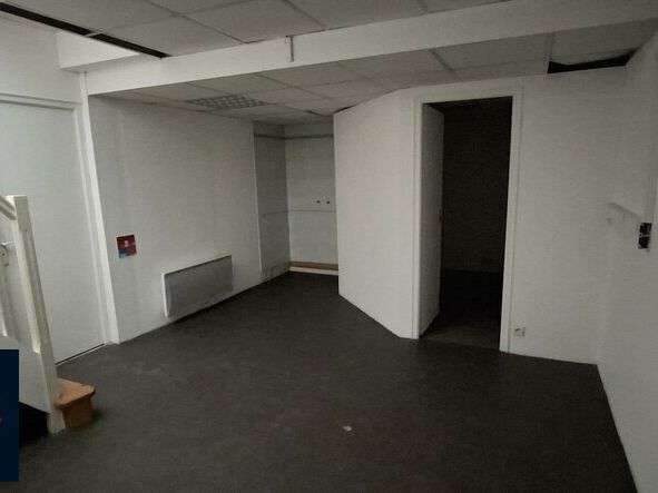 A LOUER LOCAL COMMERCIAL BUREAUX- AXE PASSANT SAINT NAZAIRE CENTRE ENTREE DE VILLE 