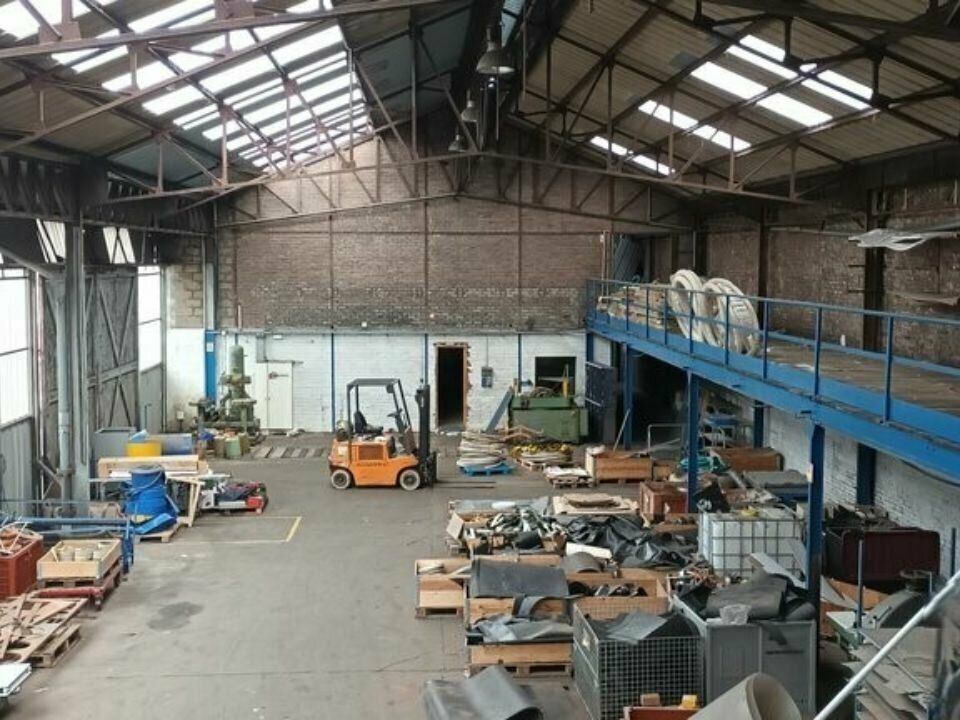 Location local d''activites 855 m² non divisibles