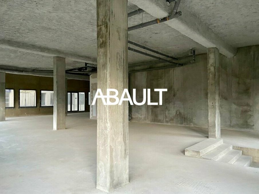 Location local commercial 326.4 m² non divisibles