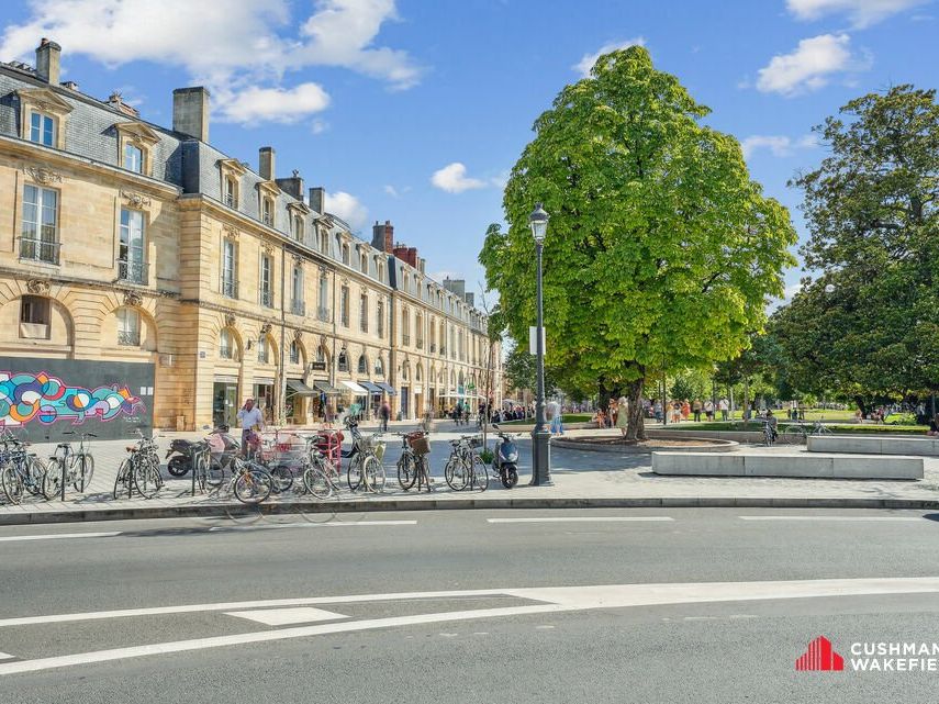 Location local commercial 77 m² non divisibles