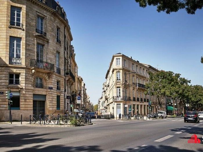 Location local commercial 108 m² non divisibles