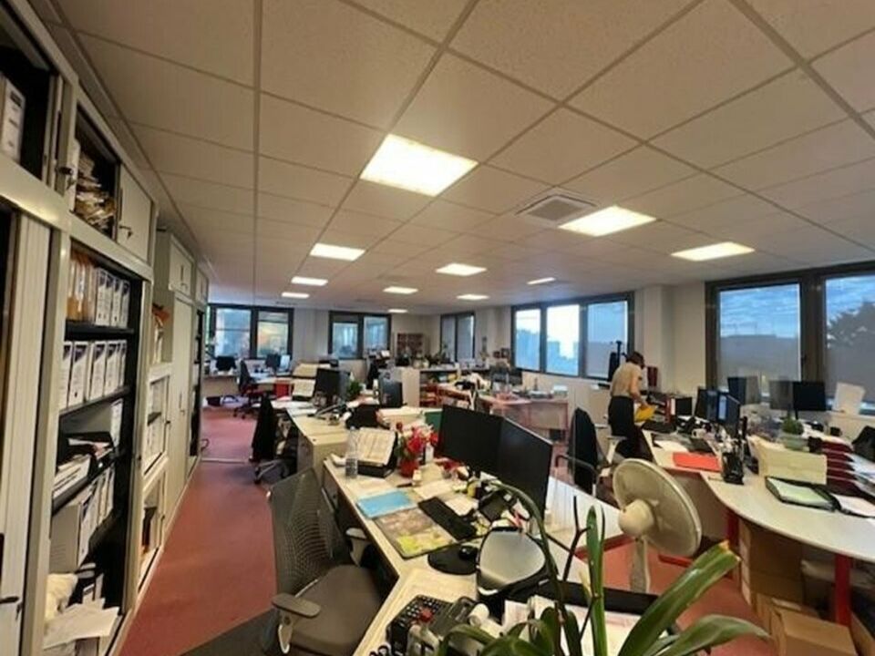 Très belle visibilité en façade A13.