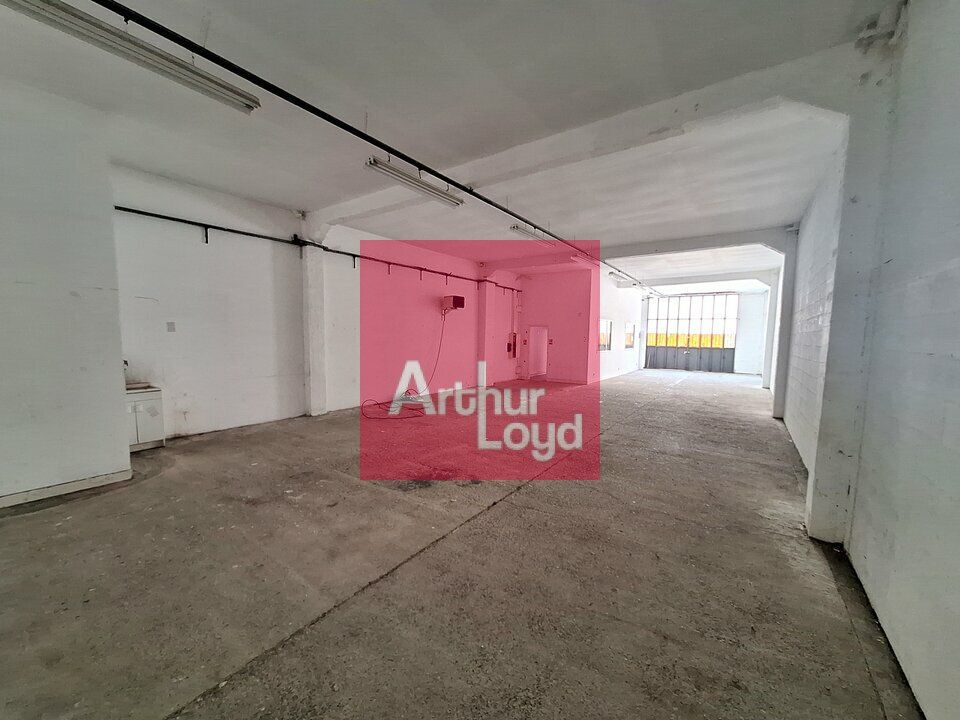Location local d''activites 180 m² non divisibles