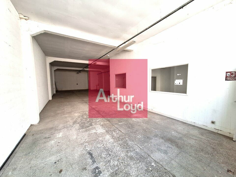 CLERMONT FERRAND ZONE DU BREZET A LOUER LOCAL ACTIVITE  180 M²