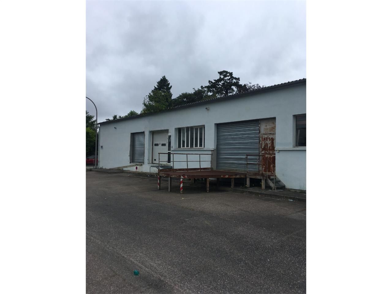 Location local 200.00 m² à PANAZOL