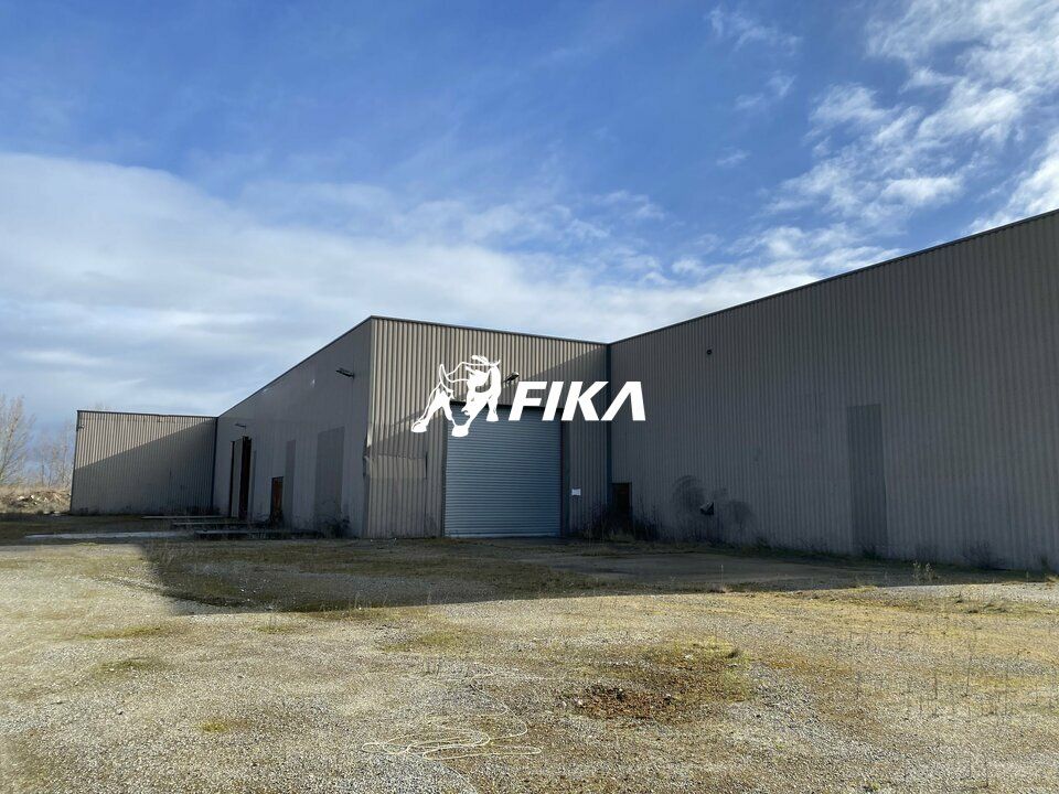 Location entrepot 1800 m² non divisibles