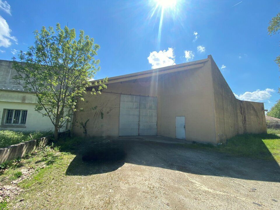 Location local d''activites 730 m² non divisibles