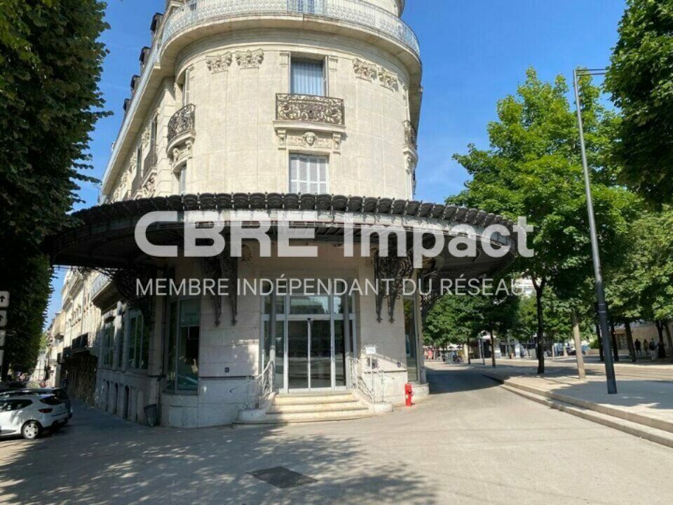 Location local commercial 152 m² non divisibles