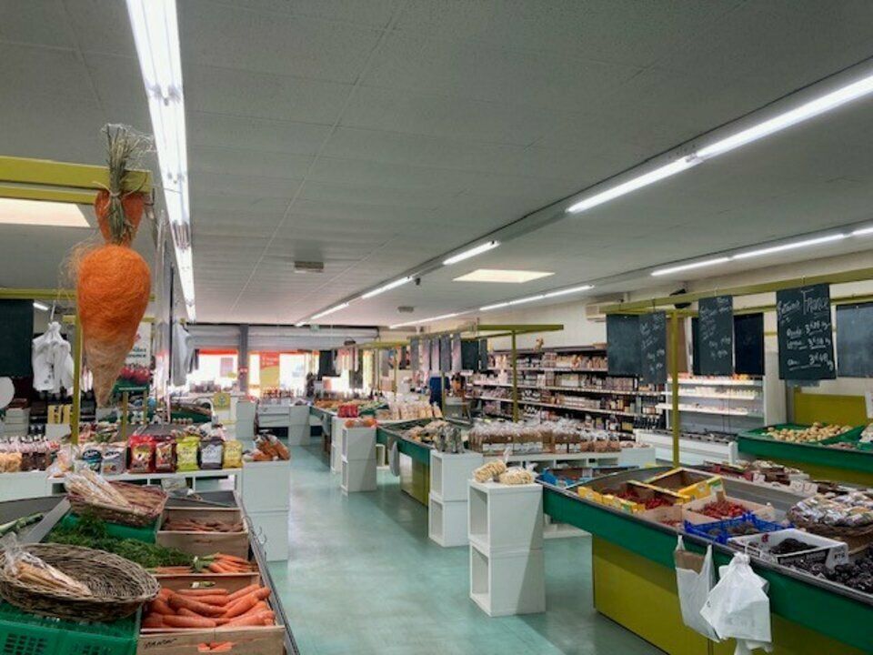 Location local commercial 359.99 m² non divisibles