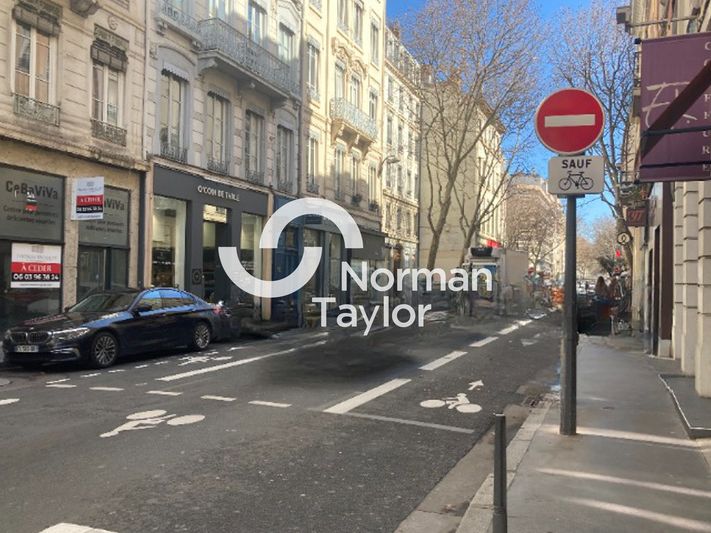 Location local commercial 135 m² non divisibles