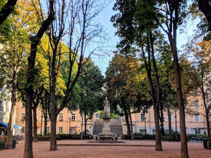 Local commercial à louer dans Lyon 1er sur place emblématique