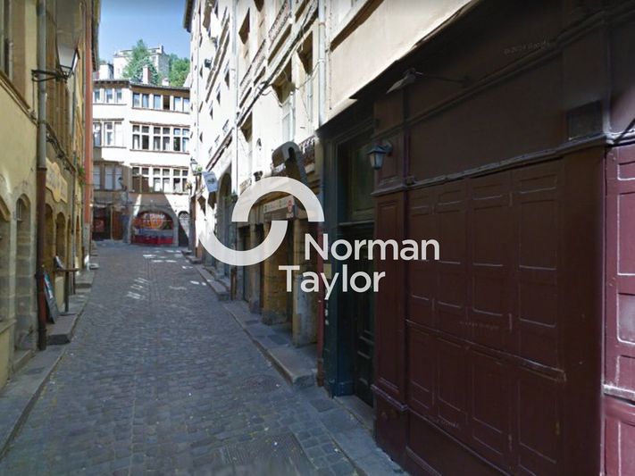 Location local commercial 9 m² non divisibles