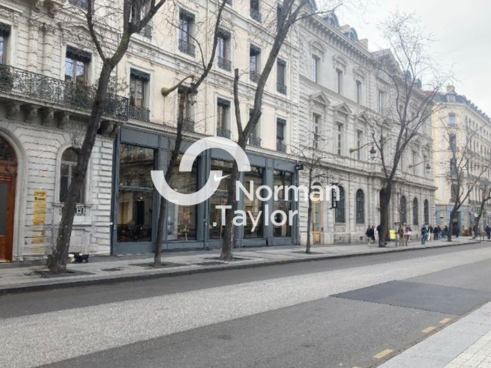 Location local commercial 65 m² non divisibles