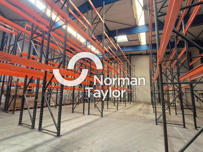 Vente local d''activites 2000 m² divisibles à partir de 800 m²