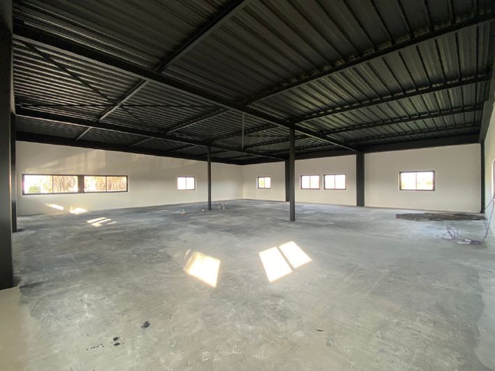 899 m² pour ce local commercial en location à Saint cyprien