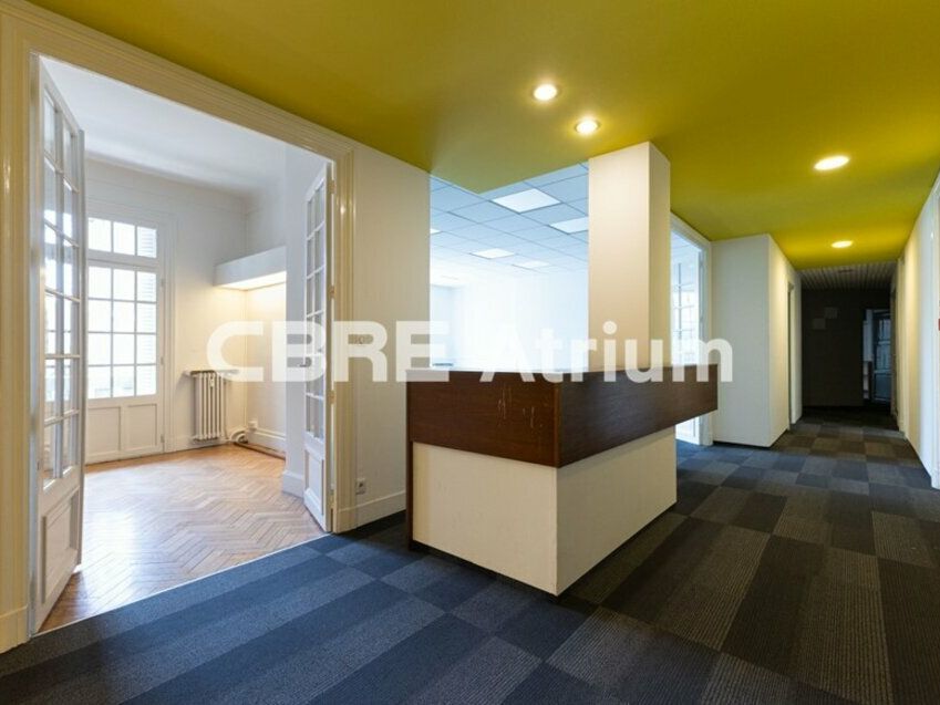À LOUER – BUREAUX DE STANDING – 250 M² – AVENUE JULIEN