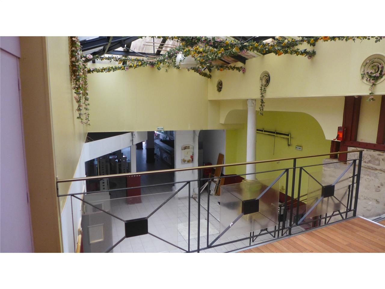 Location local commercial 368.00 m² à LIMOGES