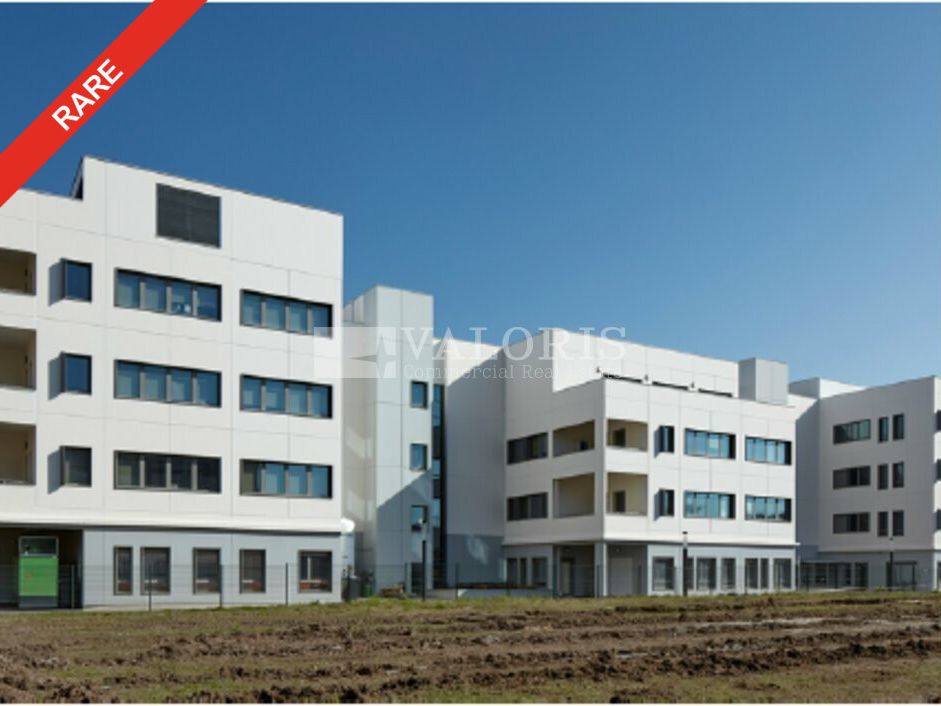 Lyon 8 - Avenue Rockefeller, à proximité des hôpitaux et facultés, VALORIS REAL ESTATE vous propose à la location un plateau de bureaux en très bon état. Des places de stationnement complètent ce bien.