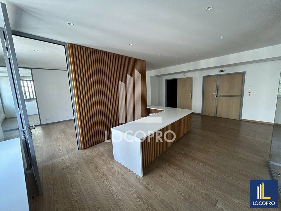 Location bureaux 348.86 m² non divisibles