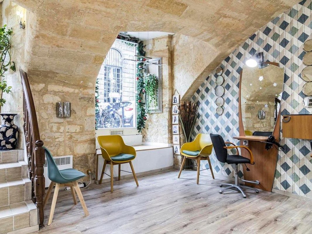 Location local commercial 60.00 m² à BORDEAUX