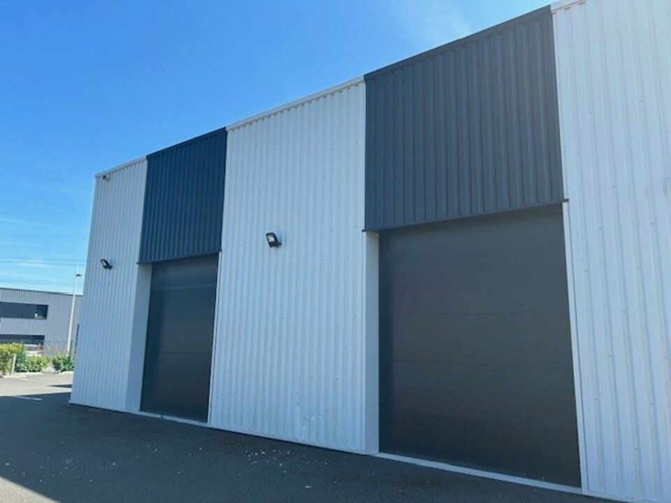 TOURS SUD - JOUE LES TOURS - PROCHE A10 ET A85 - LOCAL D'ACTIVITES DE 348M². 