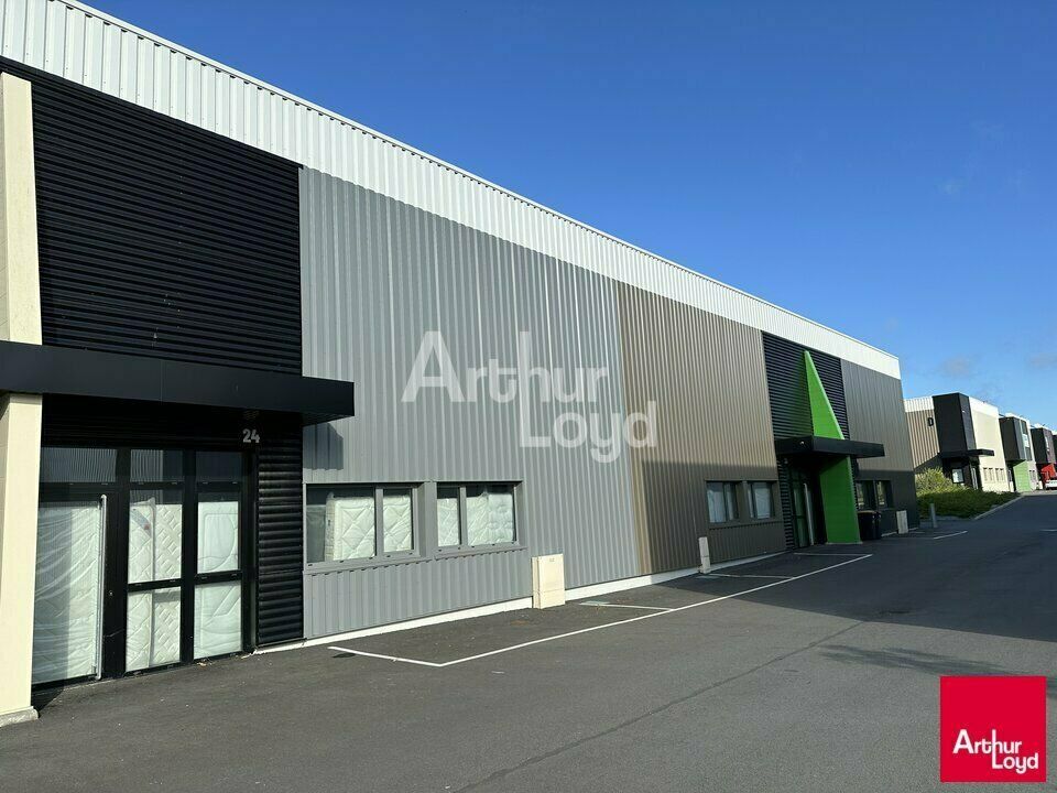 Location local d''activites 300 m² non divisibles