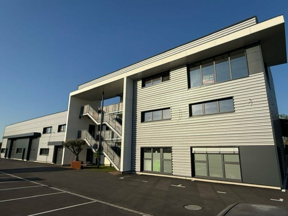 Location local d''activites 596 m² divisibles à partir de 88 m²