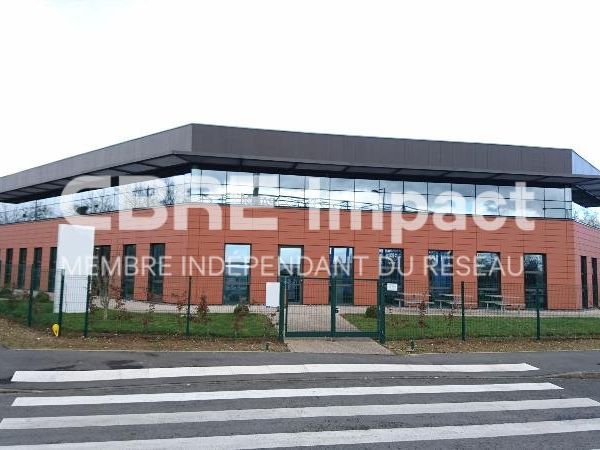 Bureaux de 800 m² environ disponibles dans un immeuble construit vers 2010 face au Parc des Expositions 