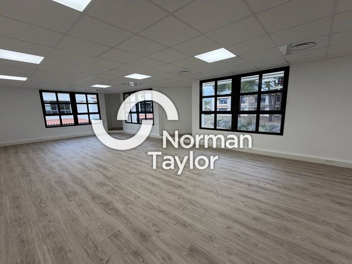 Location bureaux 155.3 m² non divisibles
