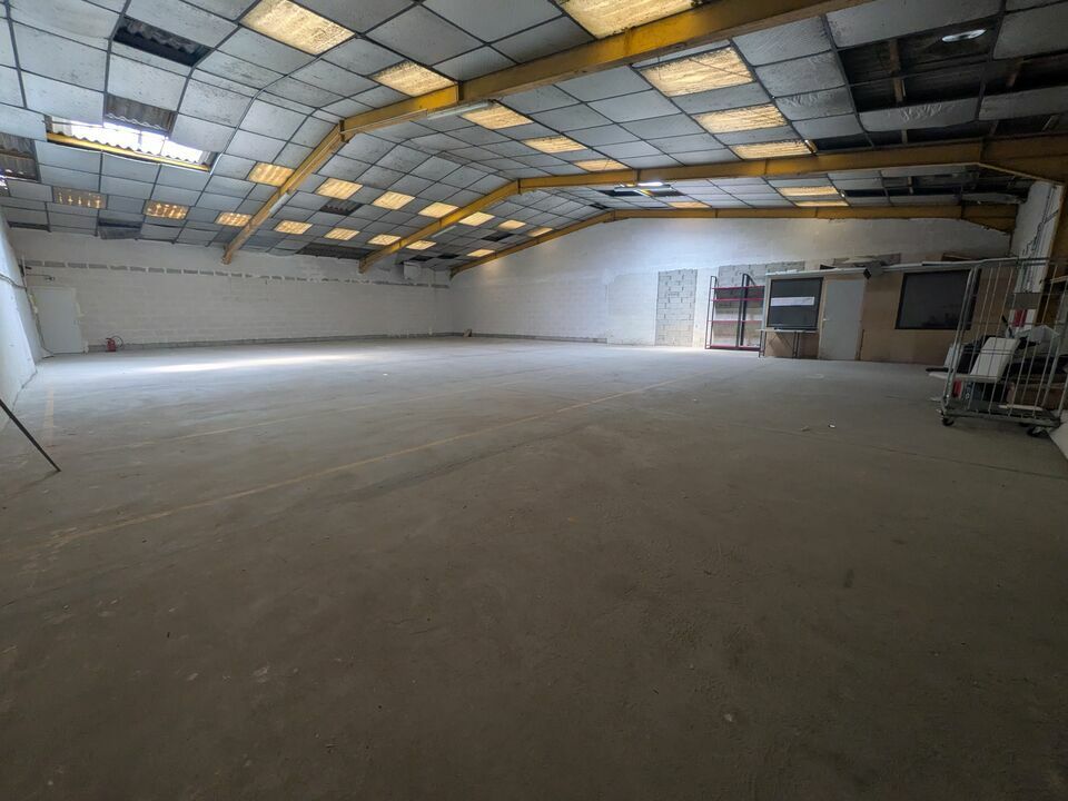 Location local d''activites 388 m² non divisibles